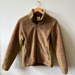 Patagonia women’s fleece jacket. Windproof, Jacket is in good condition.
